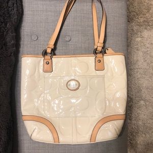 Coach - Peyton Embossed Leather -off white